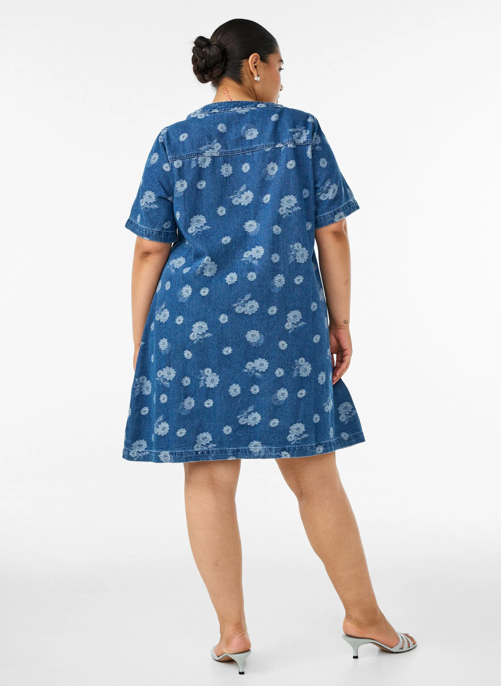 A-Linien-Kleid aus Denim mit Blumenmuster
