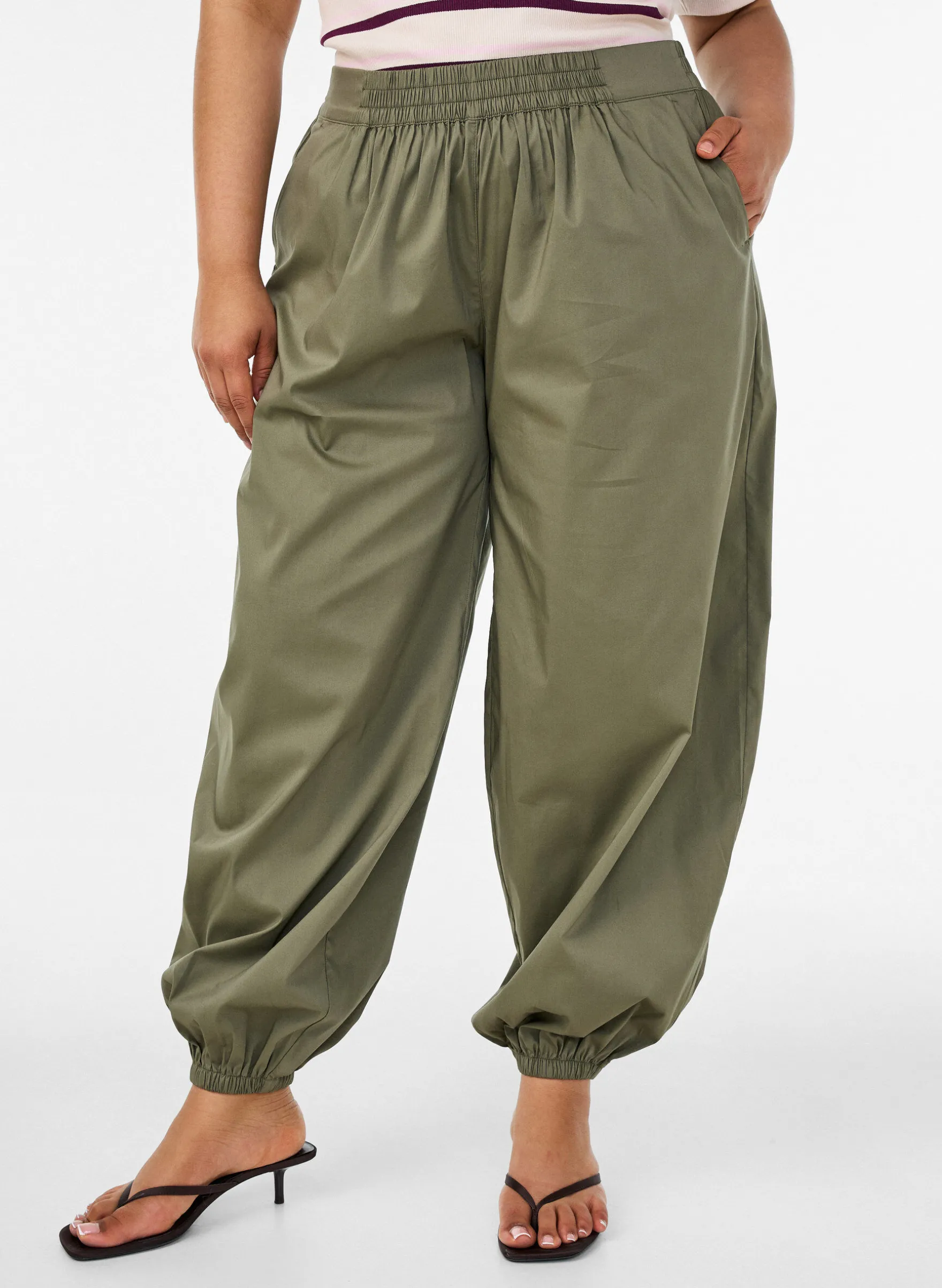 Ballonhose mit Taschen und elastischem Bund
