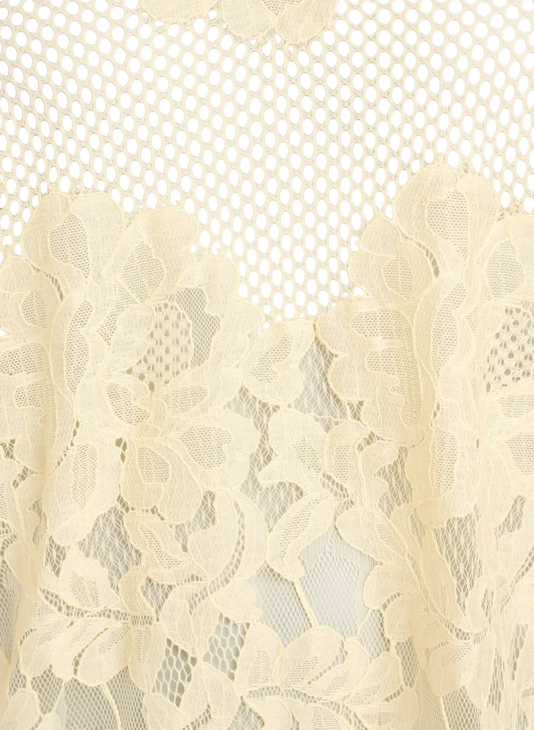 Bluse aus Spitze mit Rüschenkragen und kurzen Ärmeln