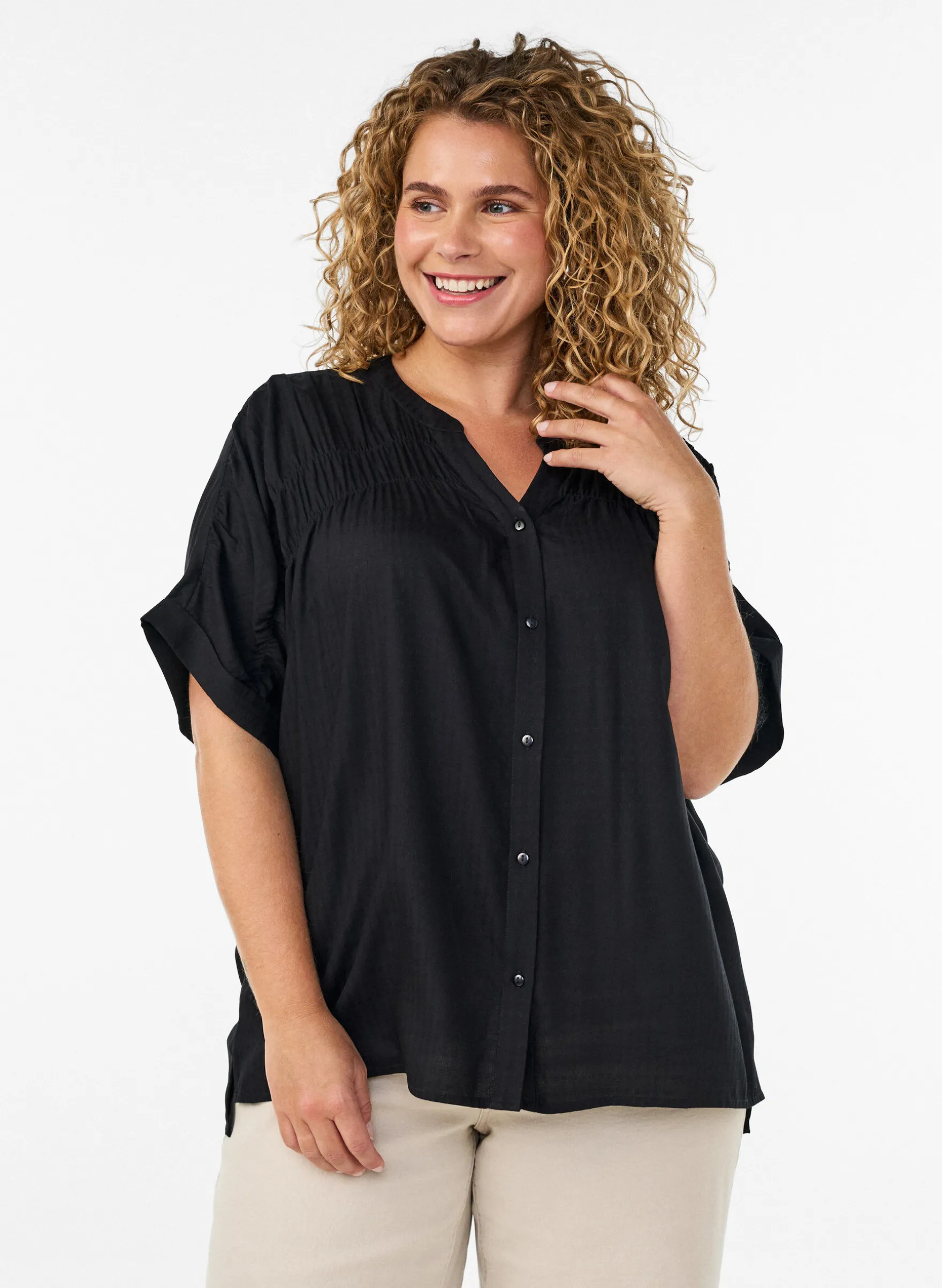 Bluse aus Viskose mit kurzen Ärmeln und Raffdetails