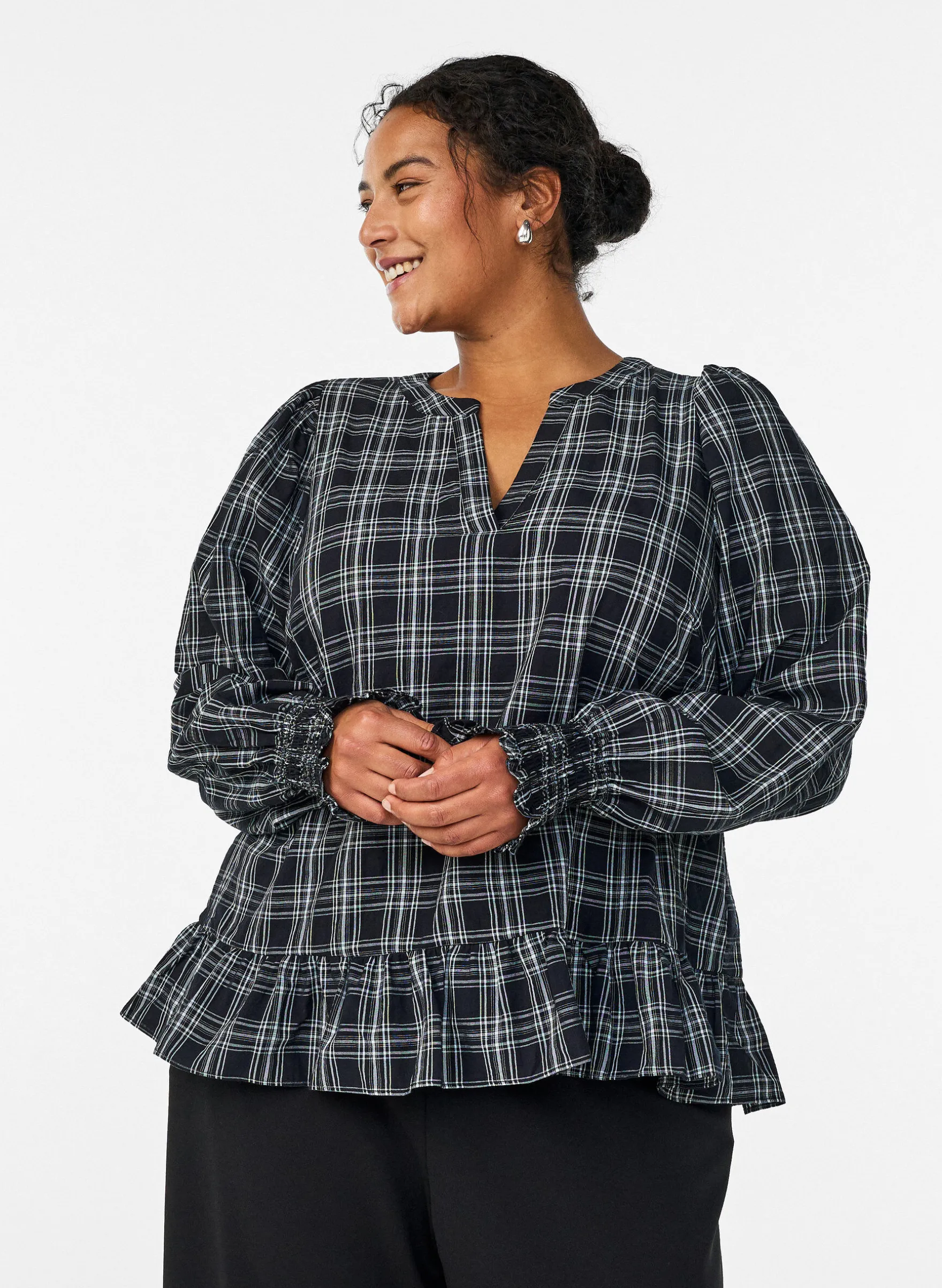 Bluse mit Karomuster und Rüschendetails