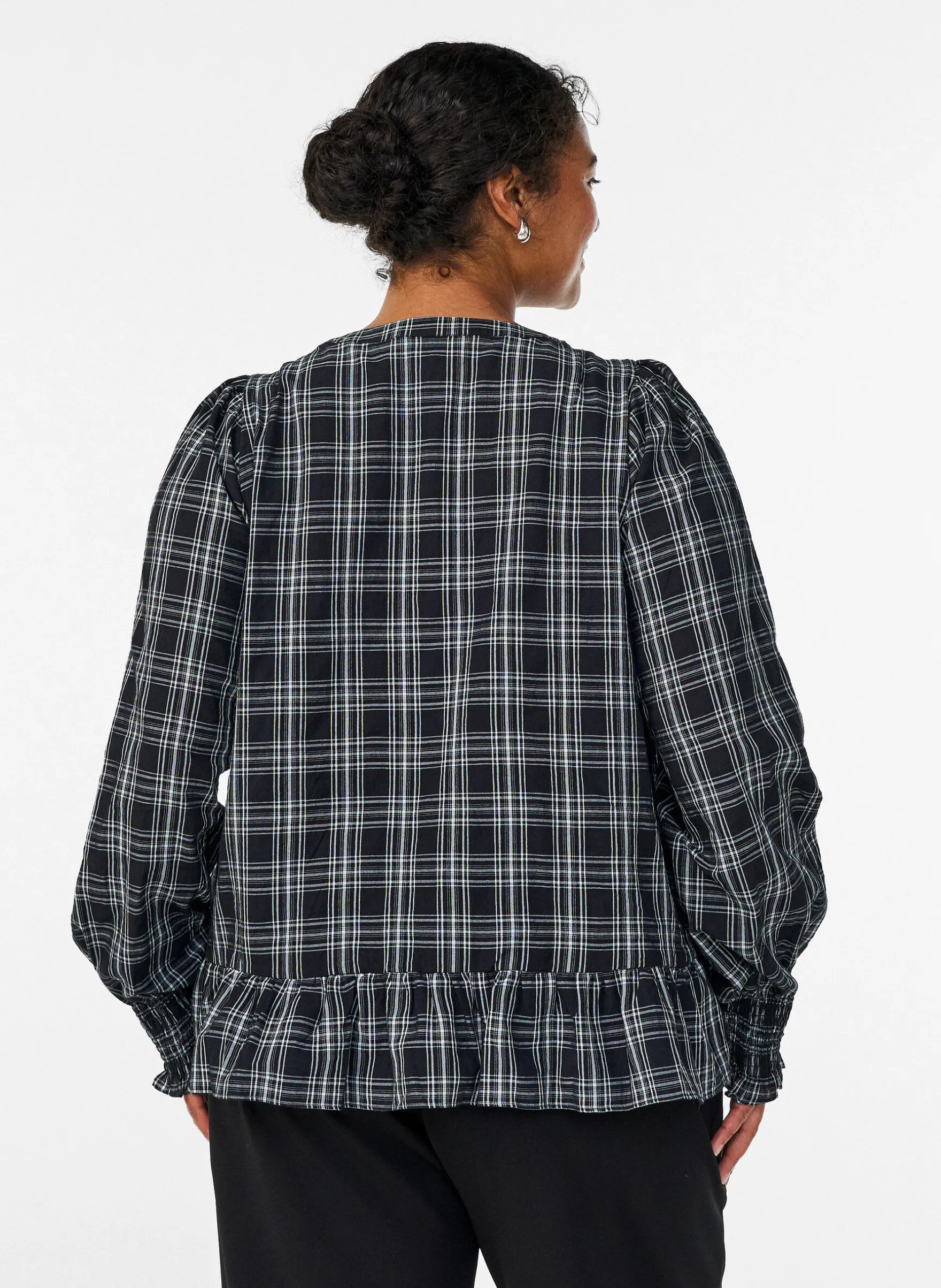 Bluse mit Karomuster und Rüschendetails