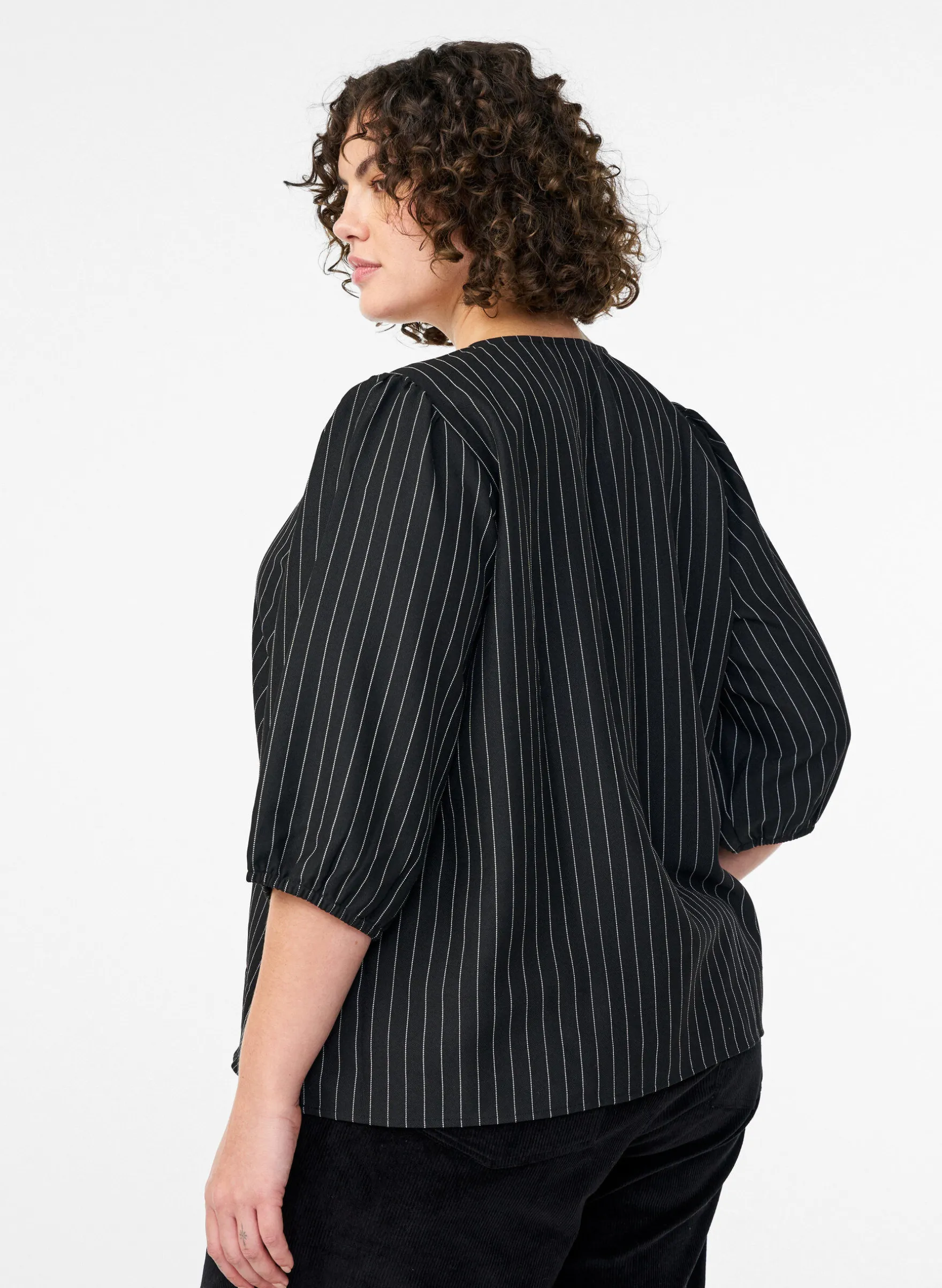Bluse mit Nadelstreifen und Bindebändern