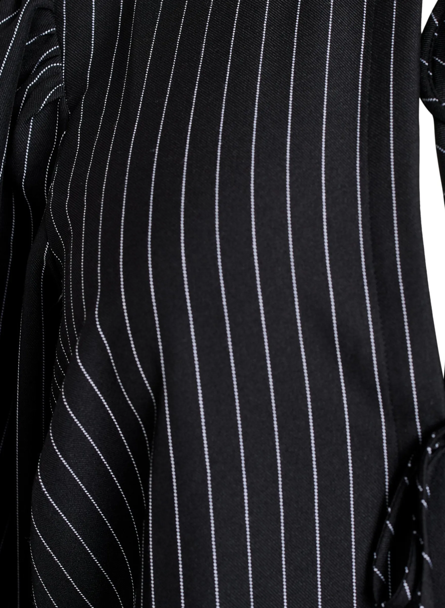 Bluse mit Nadelstreifen und Bindebändern