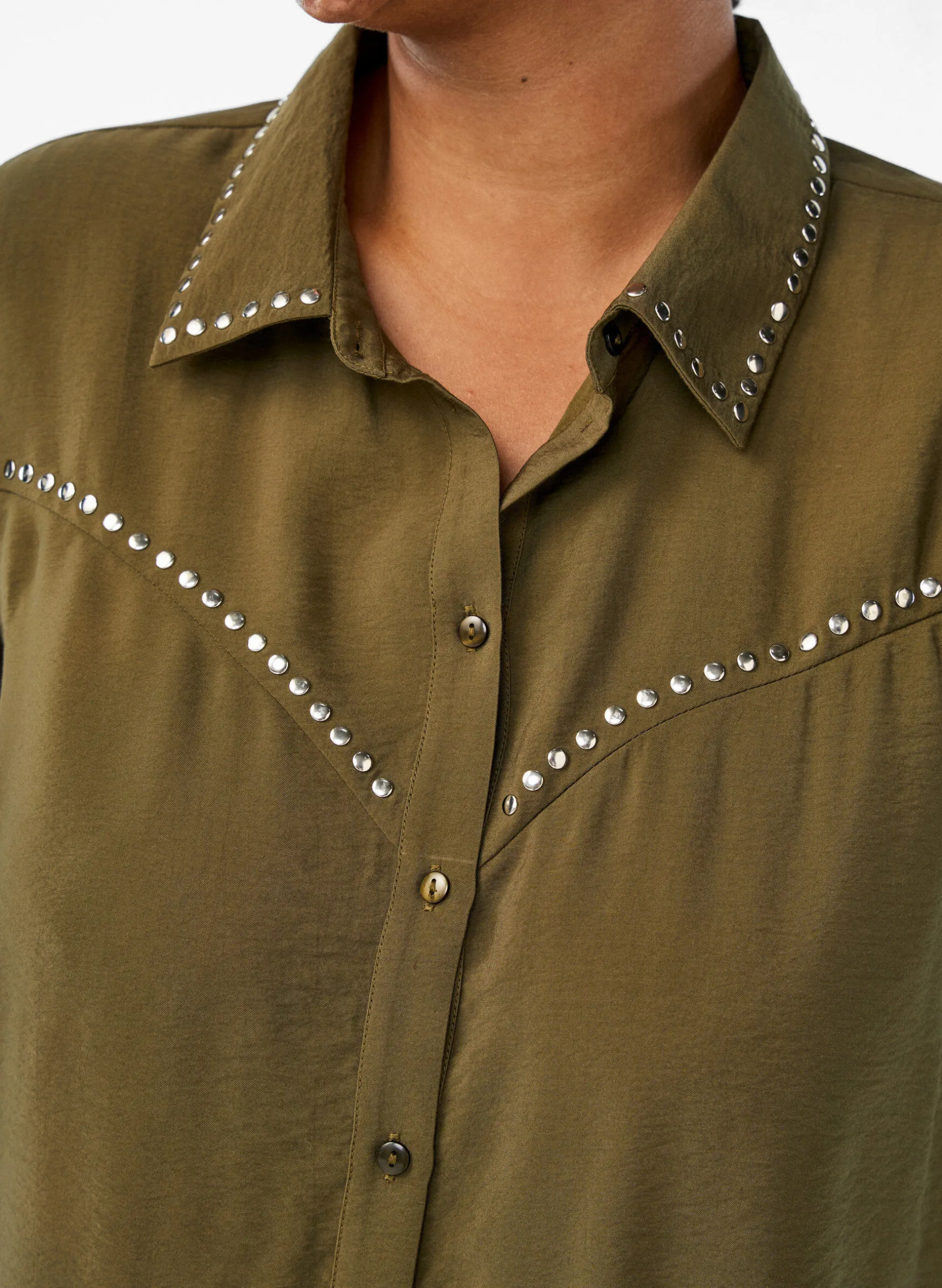 Bluse mit Nieten
