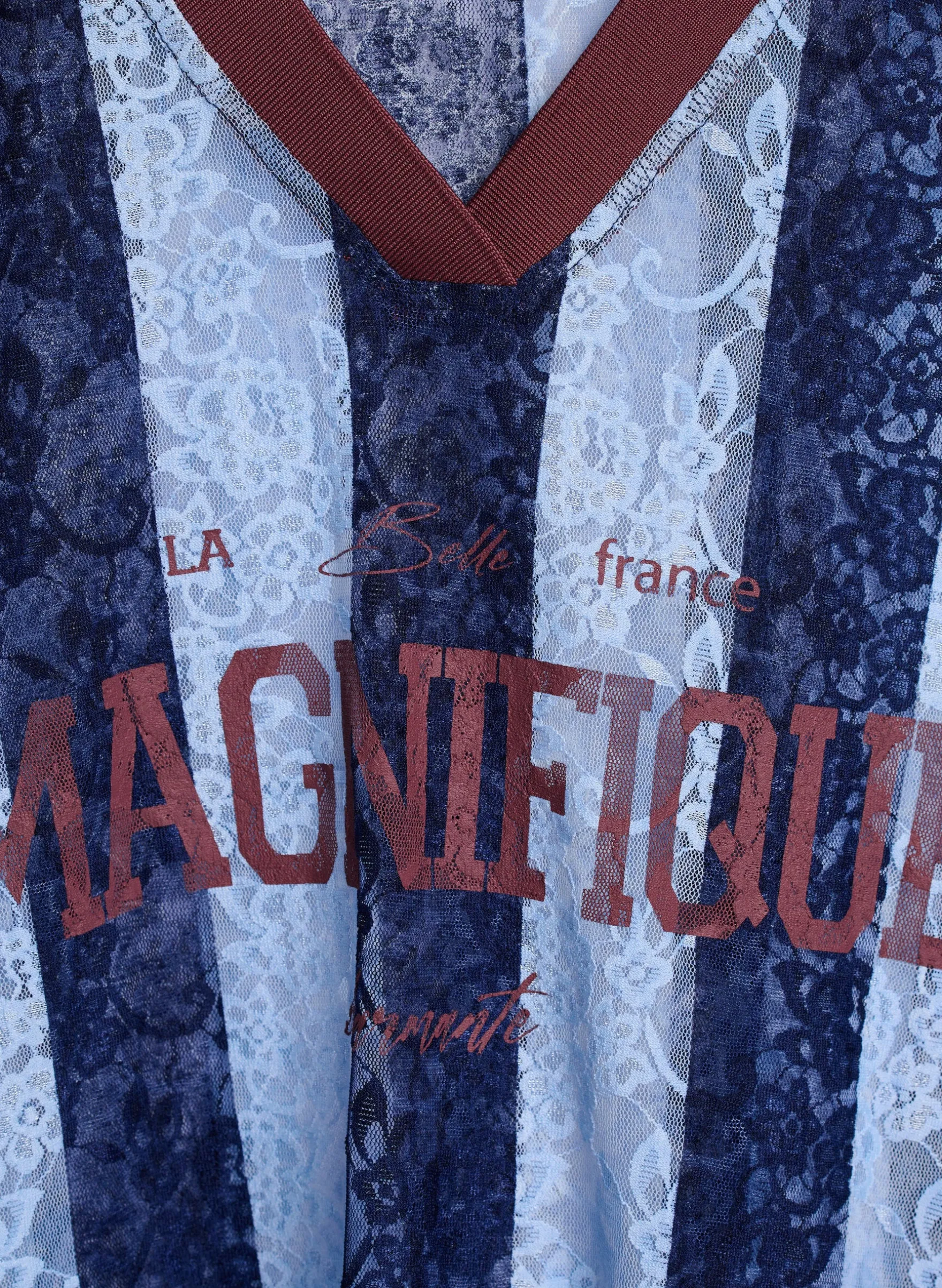 Bluse mit Spitzendetails und Statement-Print