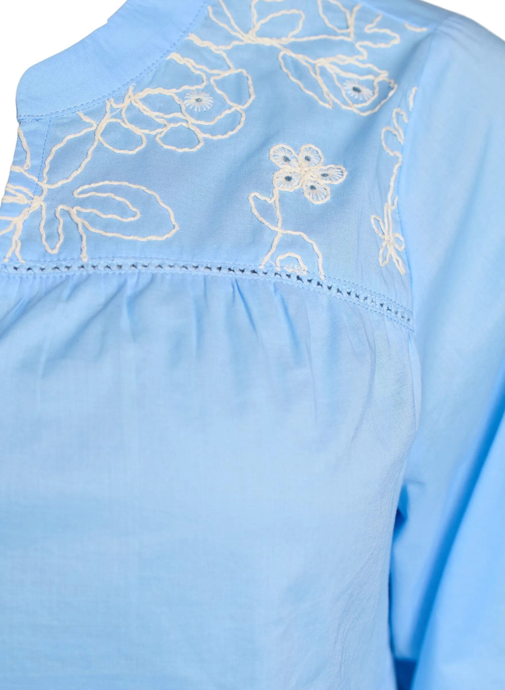 Bluse mit Stickereidetails