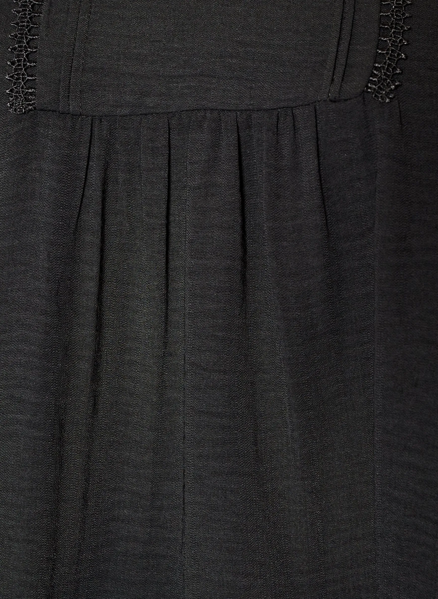 Bluse mit V-Ausschnitt und Häkelband