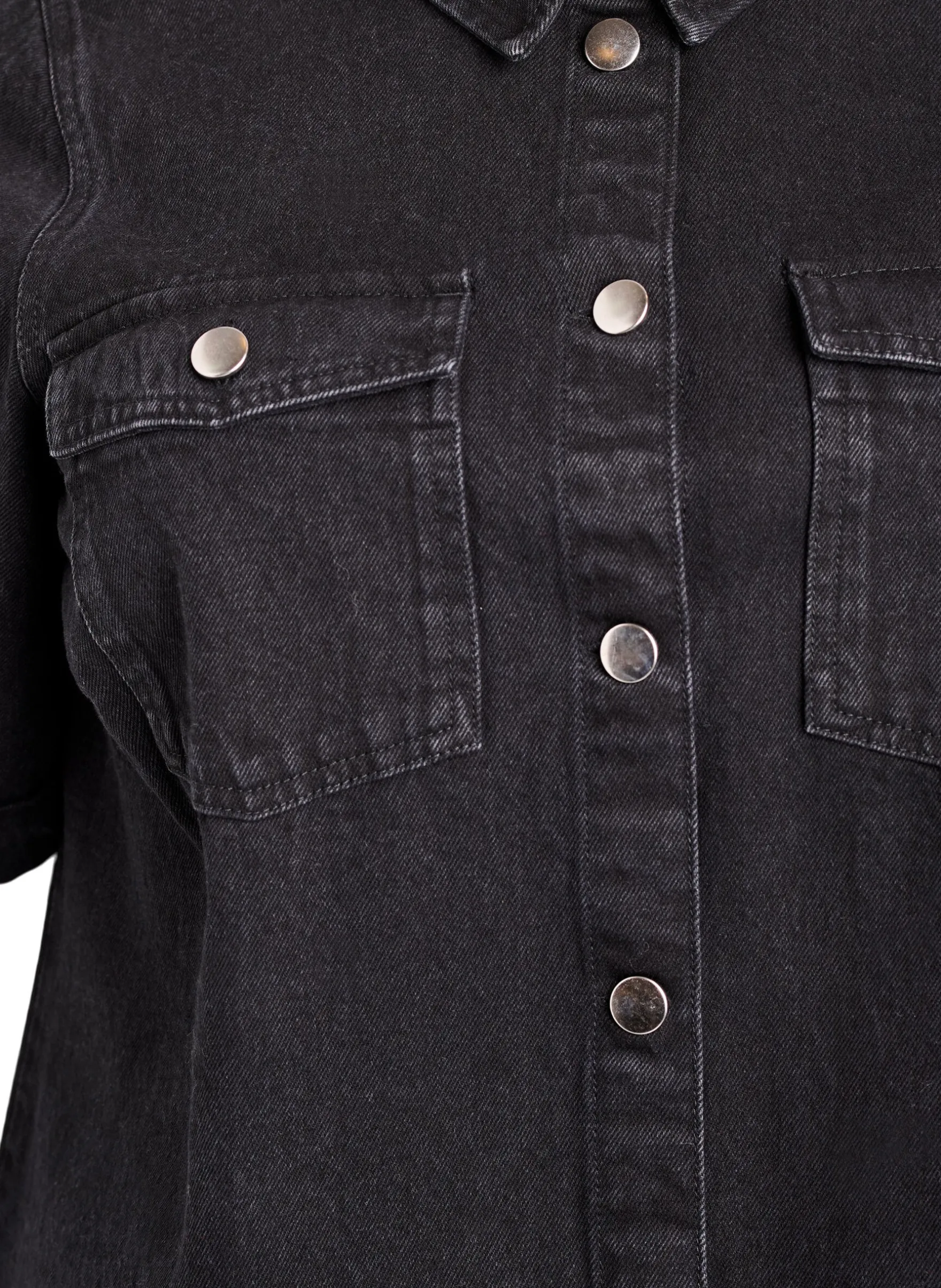 Denimkleid mit kurzen Ärmeln und Knöpfen
