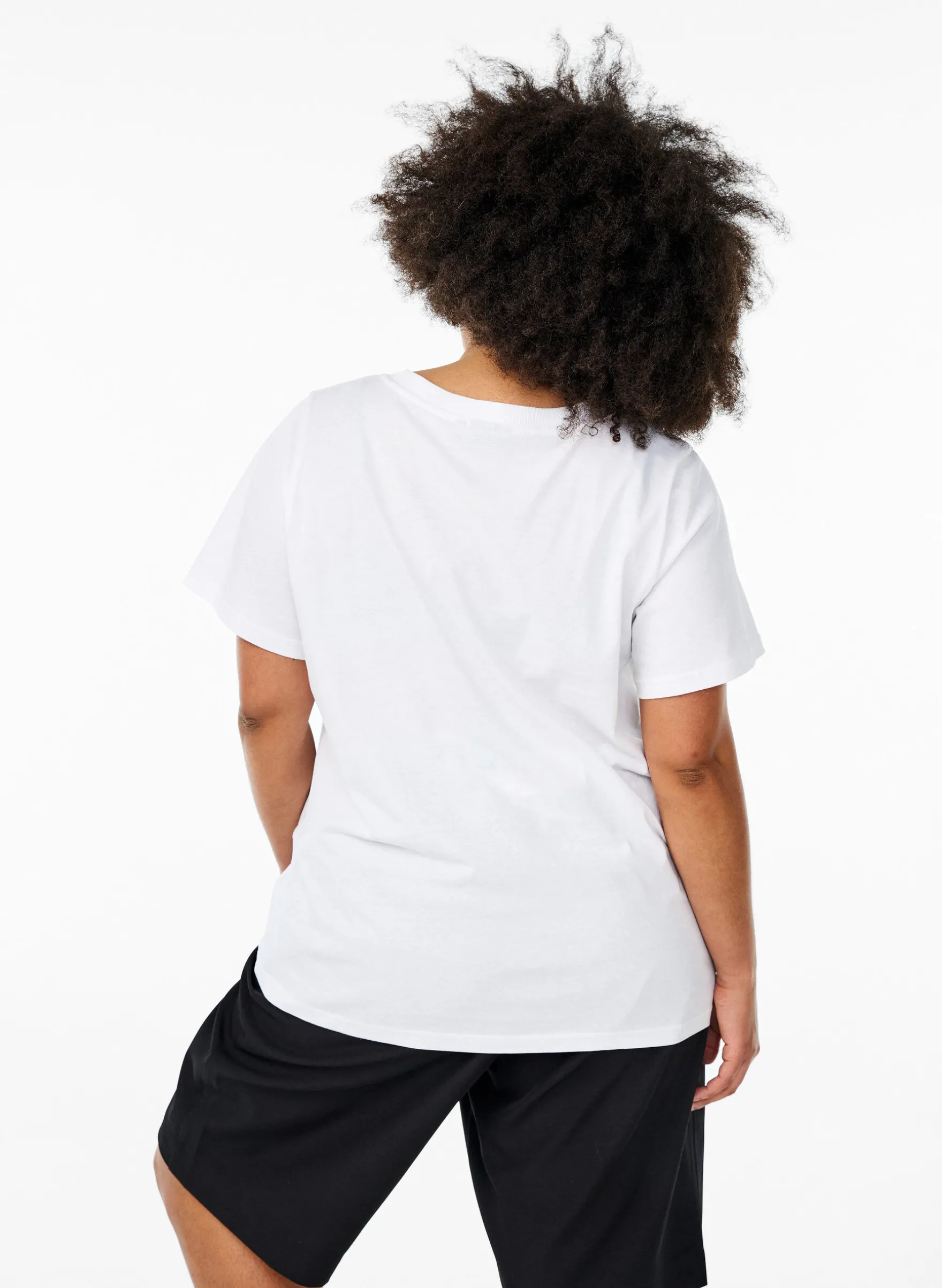 Einfaches T-Shirt aus Baumwolle mit V-Ausschnitt.