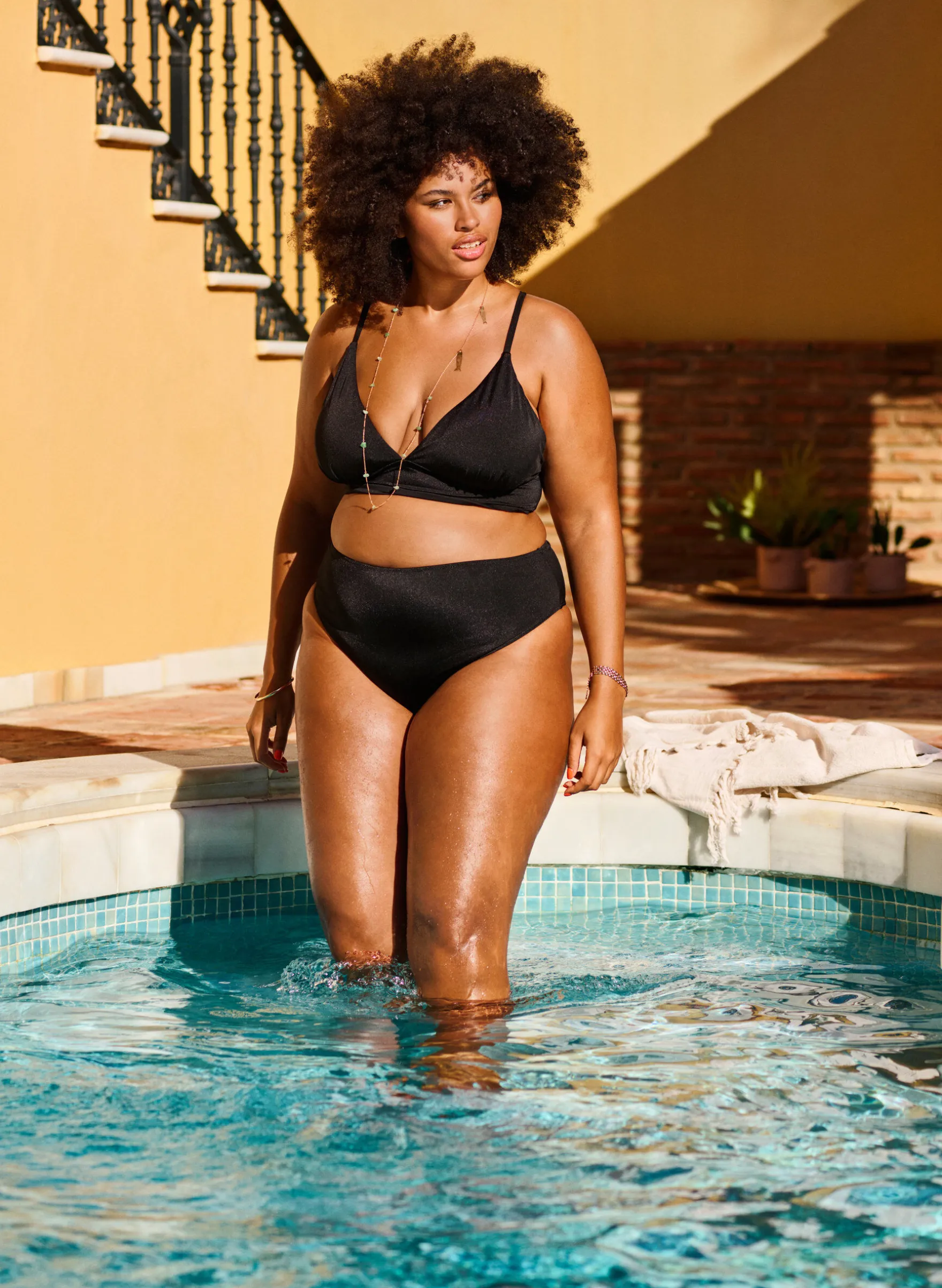 Einfarbiges Bikini-Unterteil mit normaler Taille