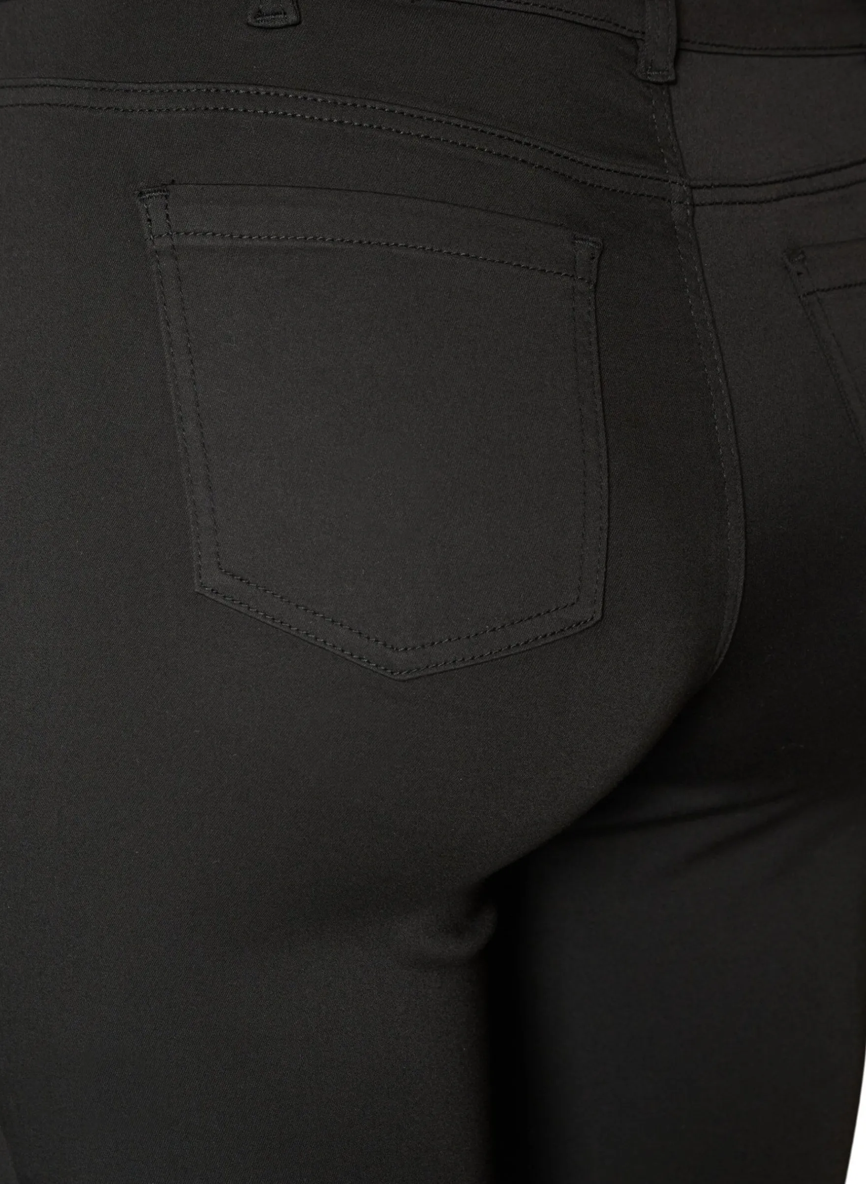 Emily Stay Black Jeans mit normaler Taille