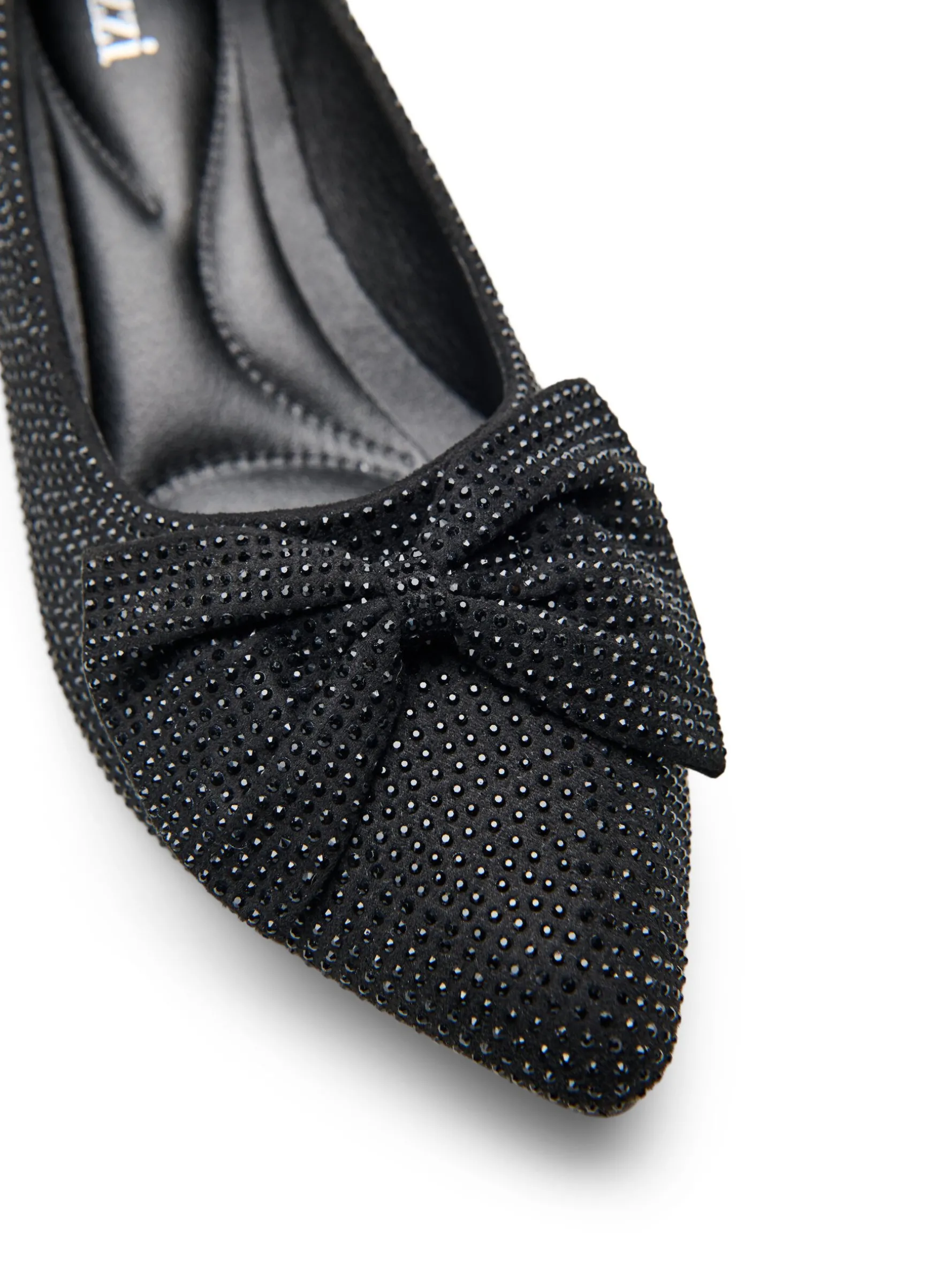 Extra Weite - Pumps mit Schleife und Strasssteinen