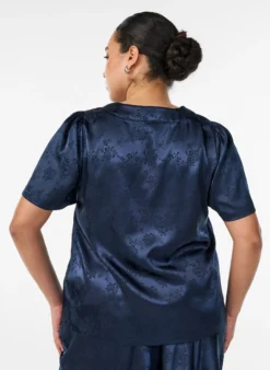 Geblümte Bluse aus Satin mit V-Ausschnitt