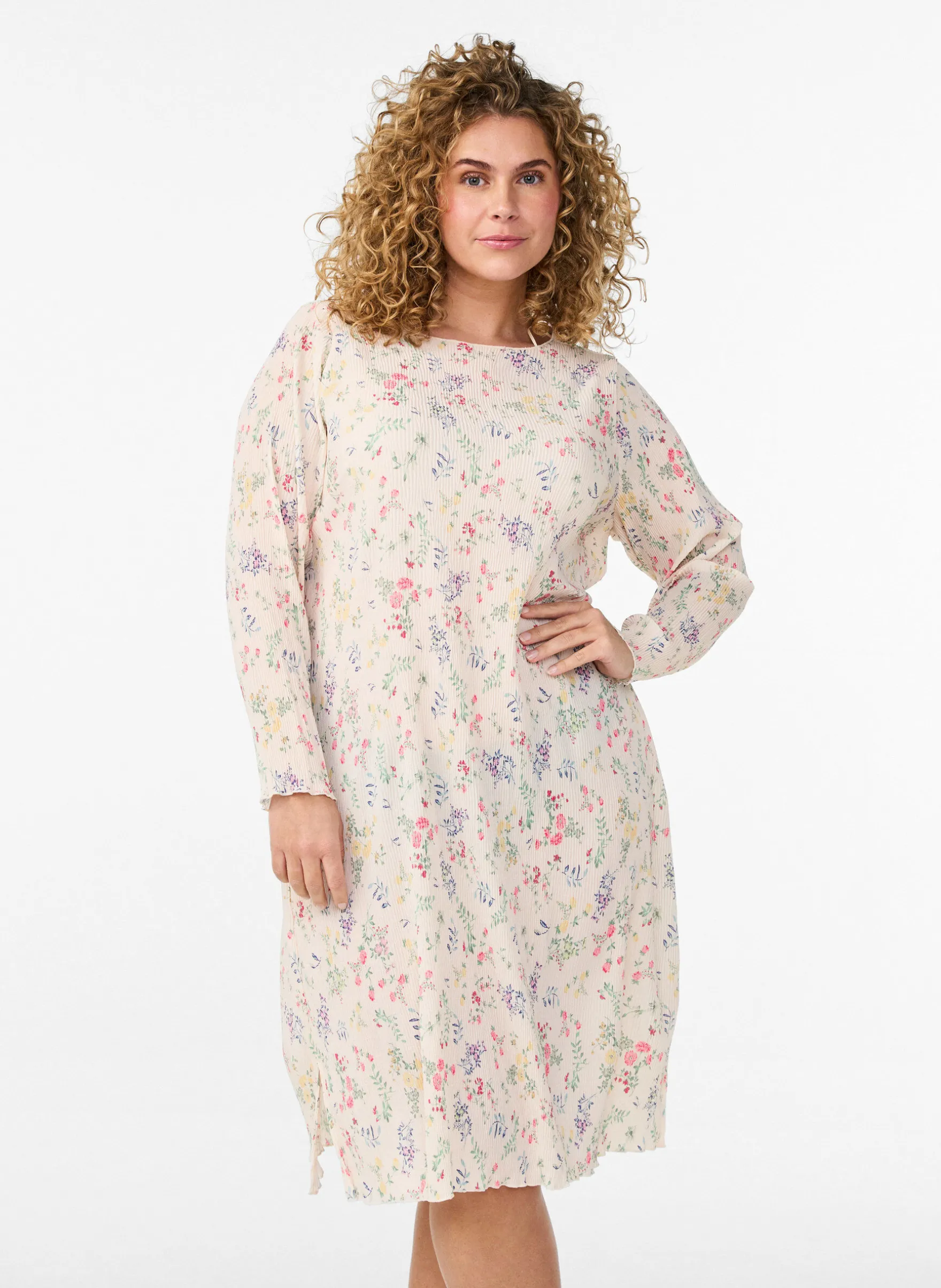 Geblümtes Kleid mit gewellter Textur