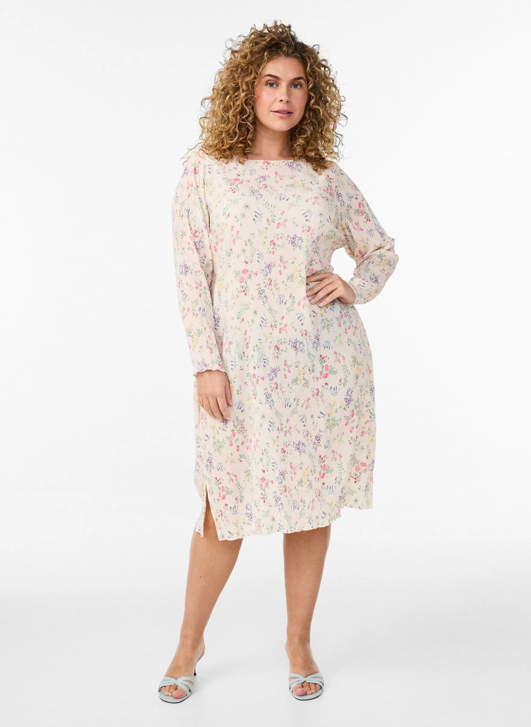 Geblümtes Kleid mit gewellter Textur
