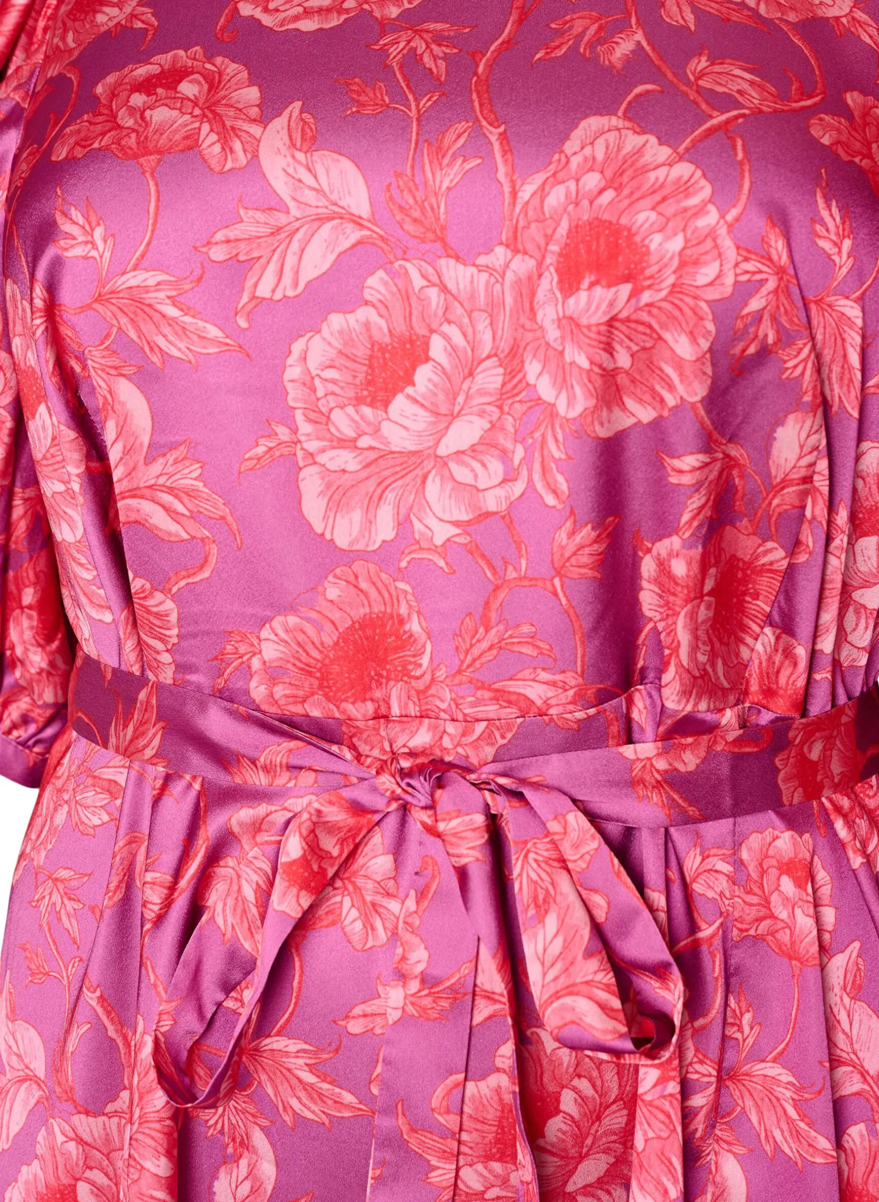 Geblümtes Kleid mit Puffärmeln und Bindegürtel