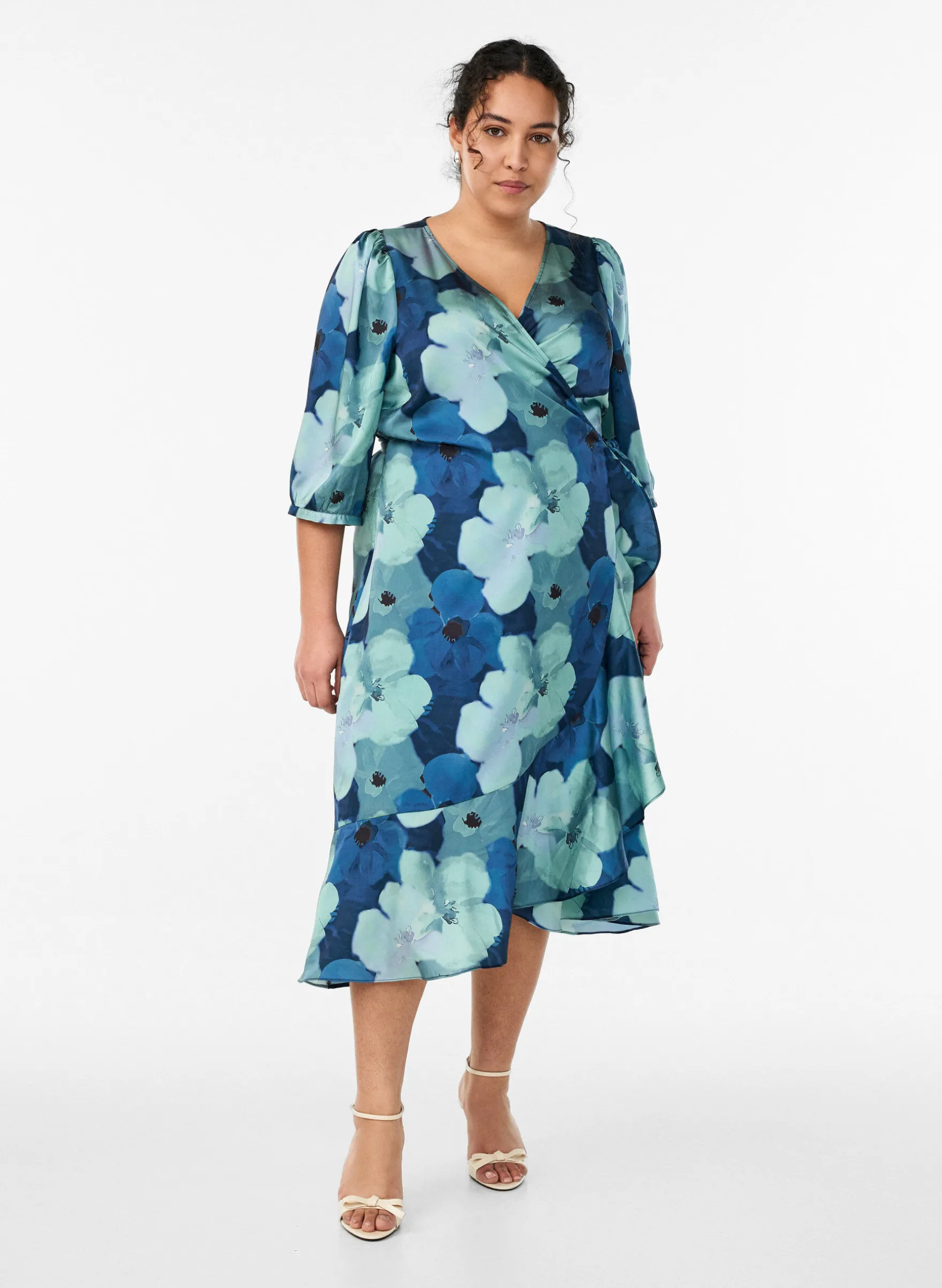 Geblümtes Wickelkleid mit 3/4-Ärmeln