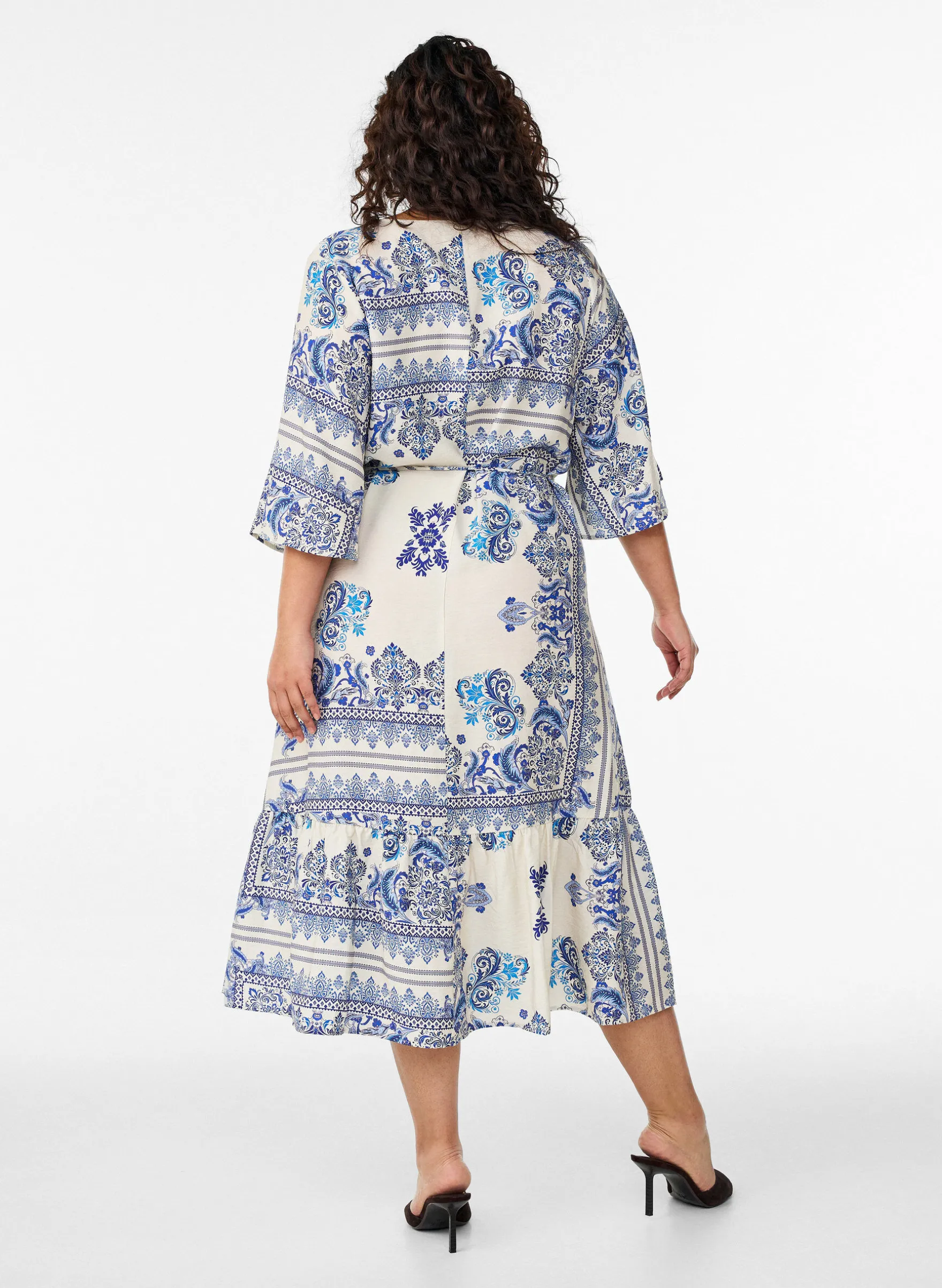 Gemustertes Midikleid aus Viskose mit Bindegürtel