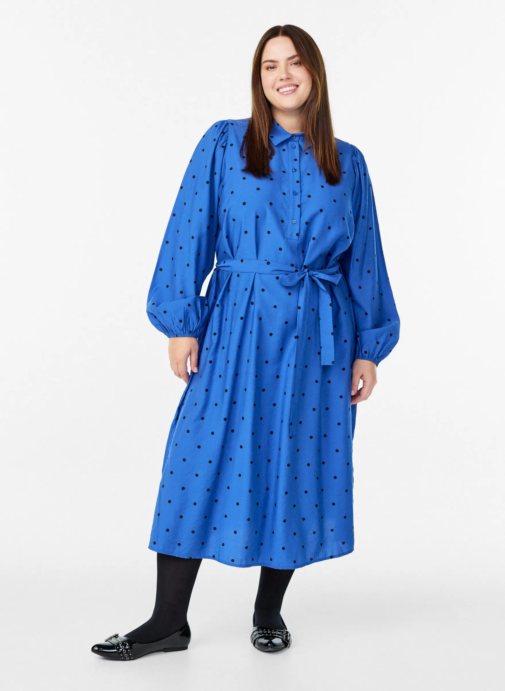 Gepunktetes Midikleid mit abnehmbarem Bindegürtel
