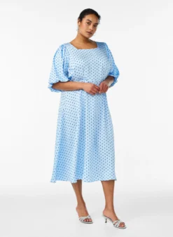 Gepunktetes Midikleid mit eckigem Ausschnitt