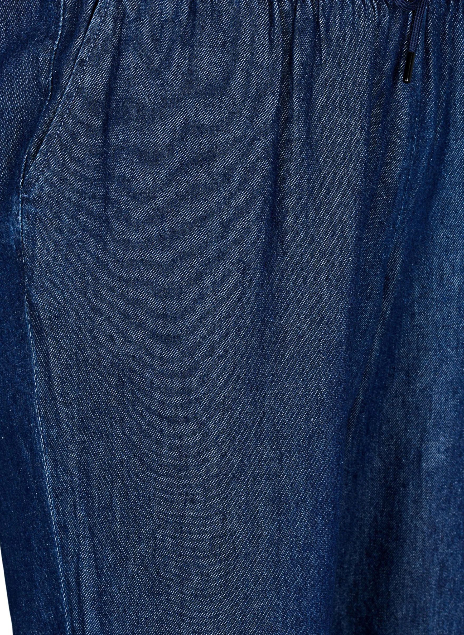 Gerade geschnittene Jeans mit elastischem Bund