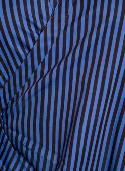 Gestreifte Bluse mit Wickeloptik und Bindegürtel
