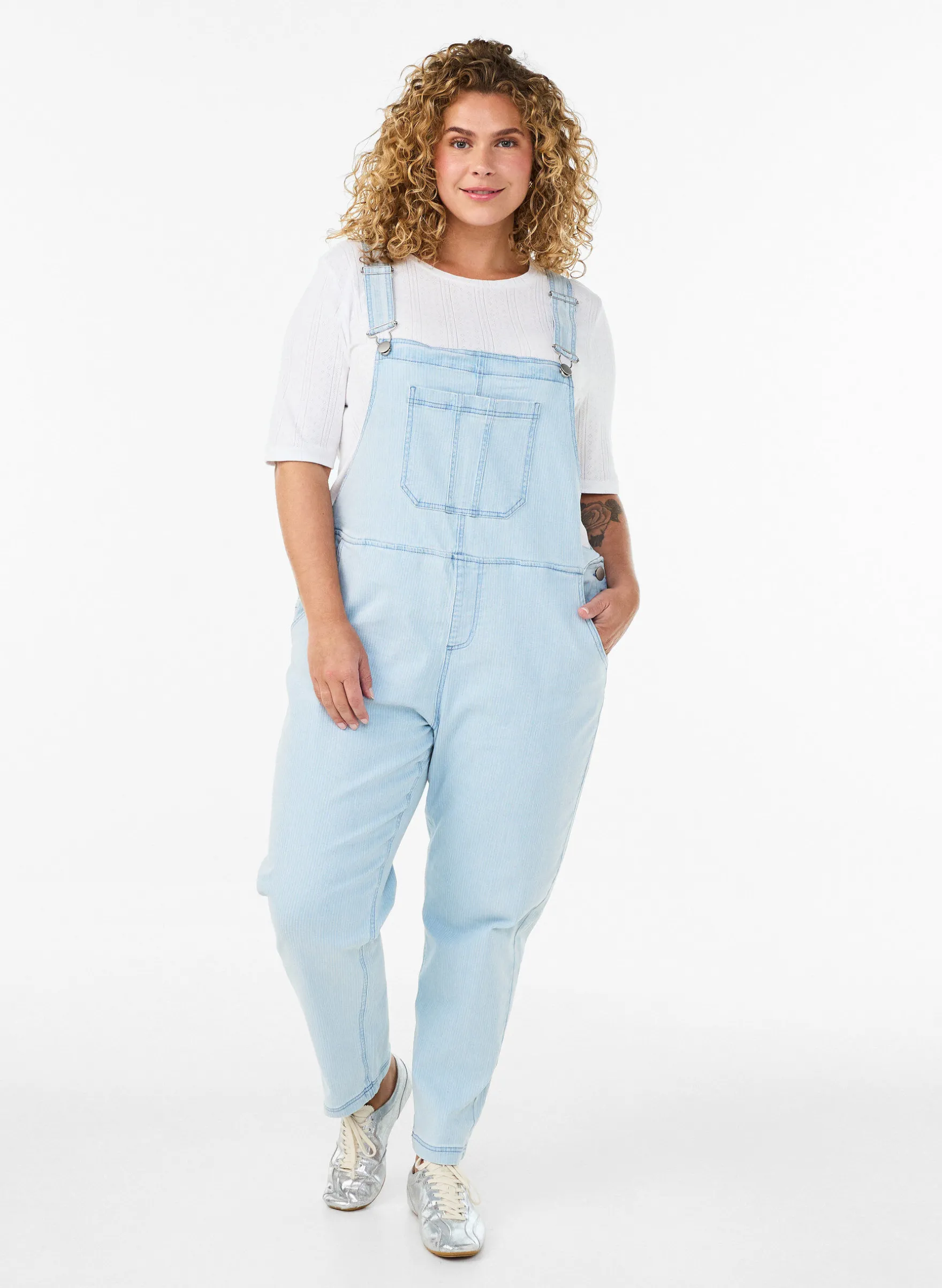 Gestreifte Jeans-Latzhosen