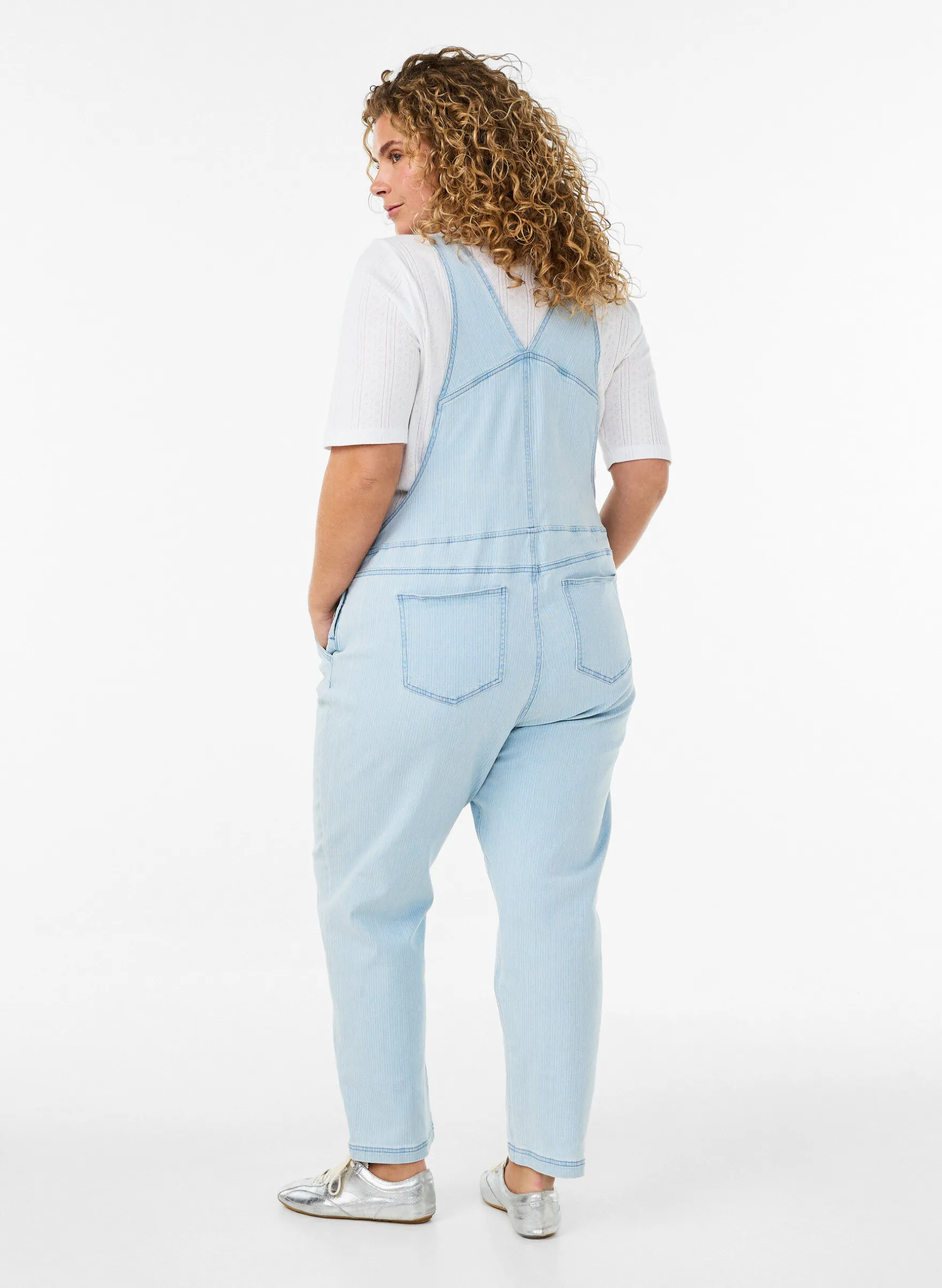 Gestreifte Jeans-Latzhosen