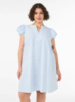 Gestreiftes Kleid aus Baumwolle mit Rüschen und A-Linien-Schnitt