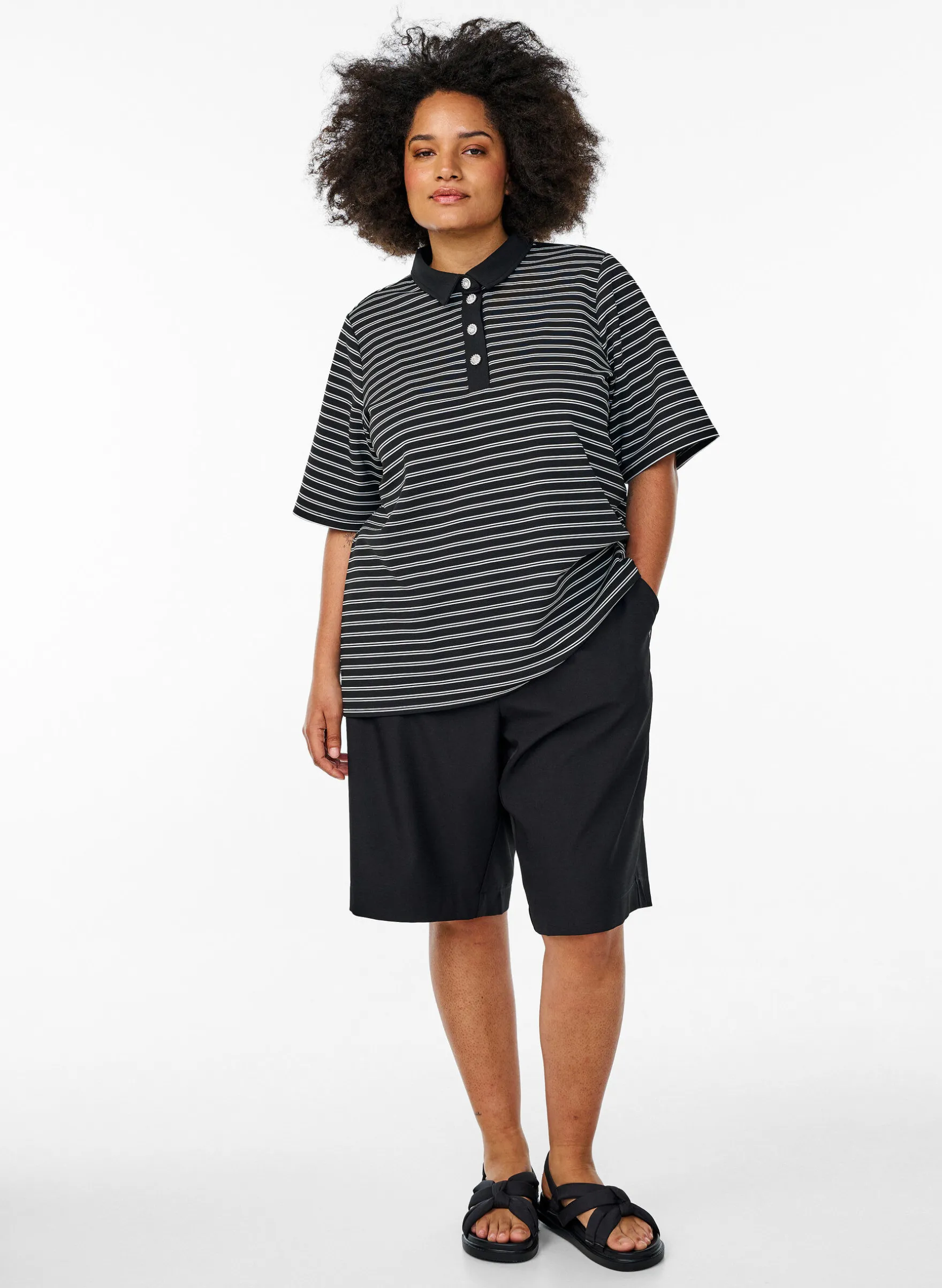 Gestreiftes Poloshirt mit kurzen Ärmeln und Knöpfen