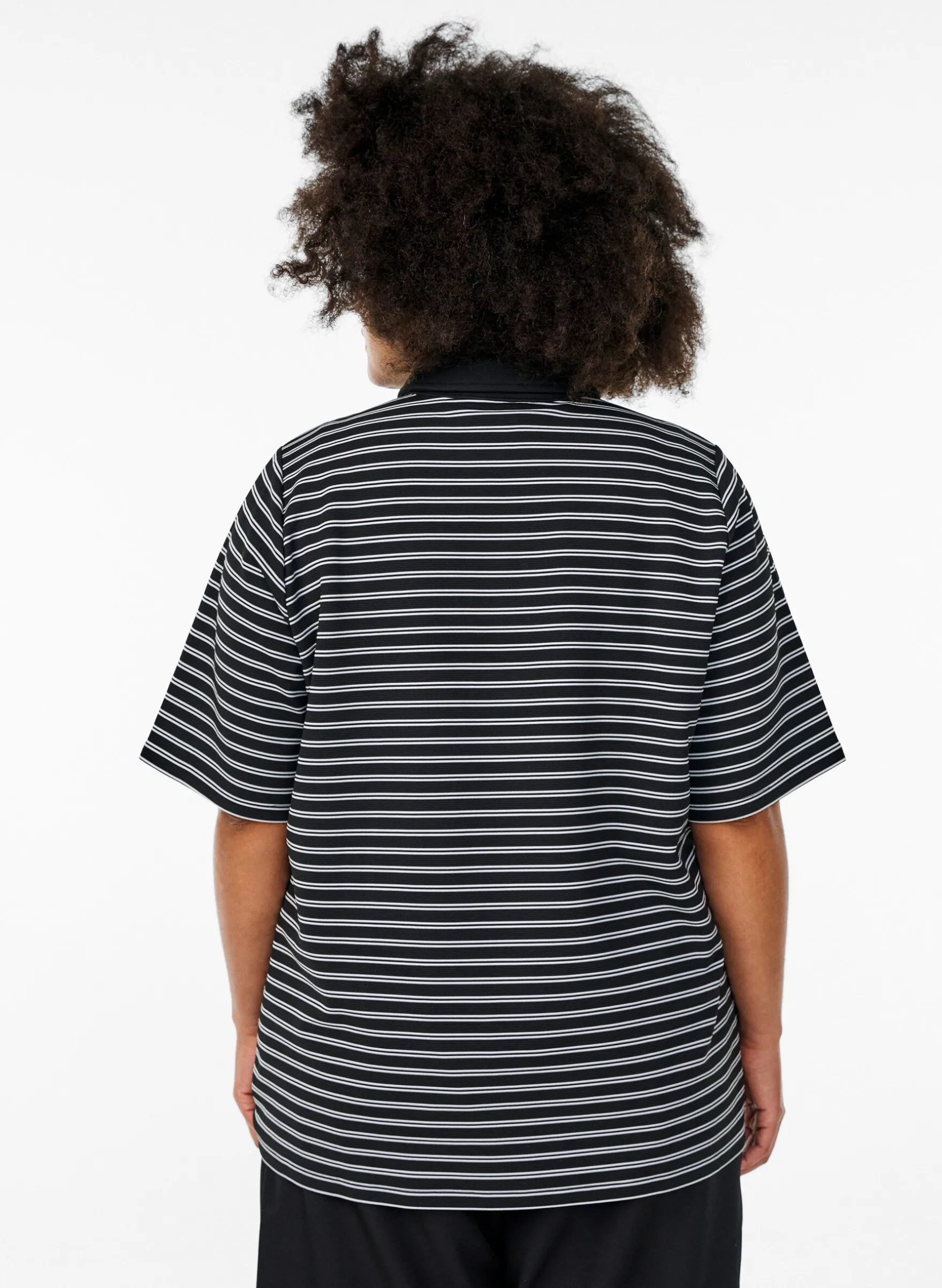 Gestreiftes Poloshirt mit kurzen Ärmeln und Knöpfen