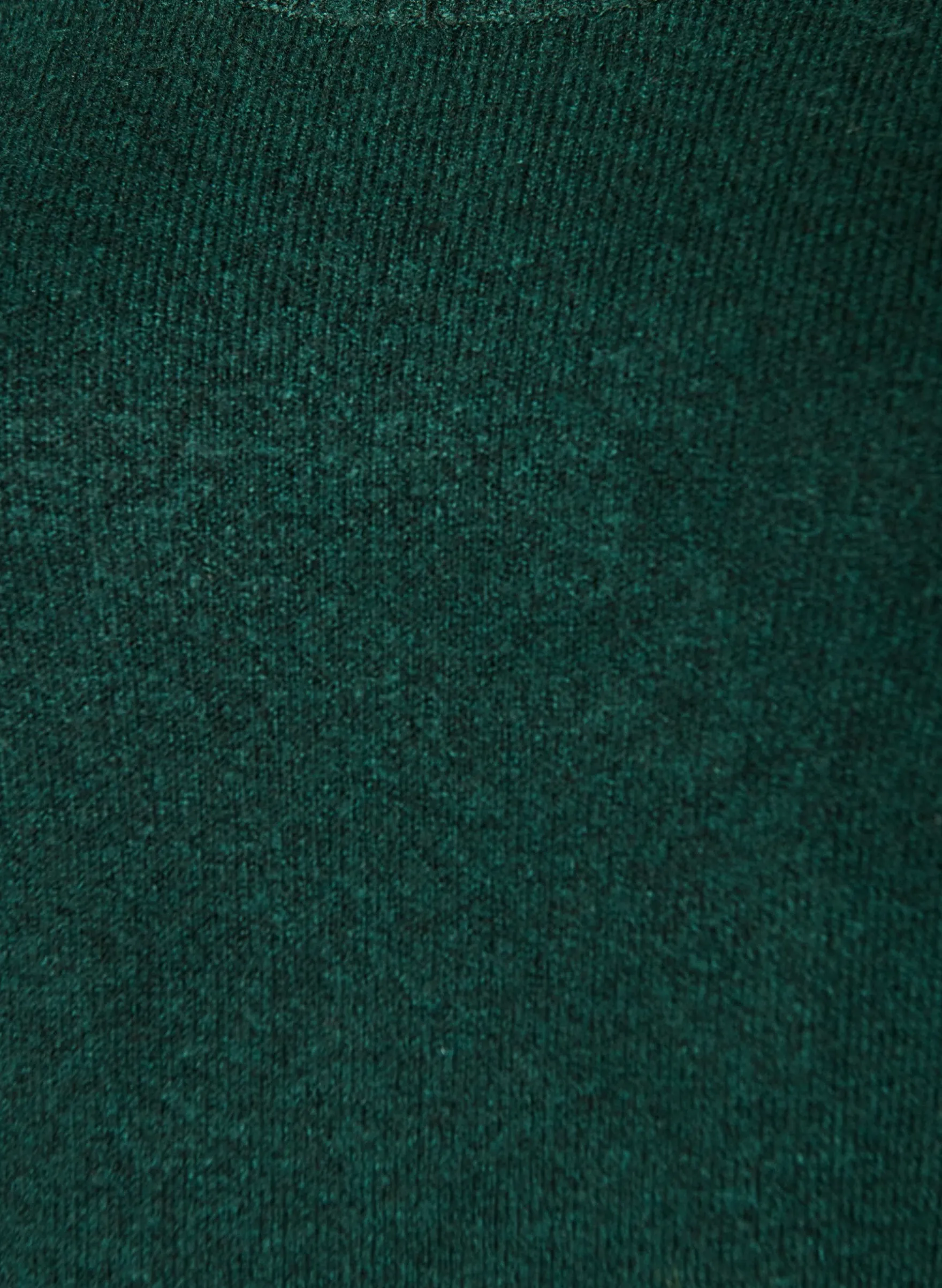 Gestricktes Minikleid mit gewelltem Saum und Schlitzen