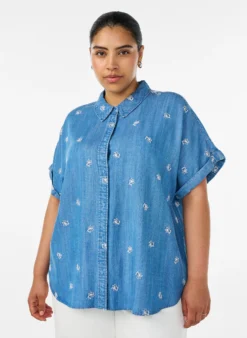 Hemd aus Lyocell in Jeans-Optik mit geblümter Stickerei