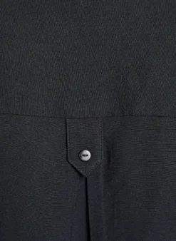 Hemdbluse mit Knopfdetail am Rücken
