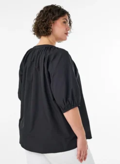 Hemdbluse mit Knopfleiste und Bindegürtel