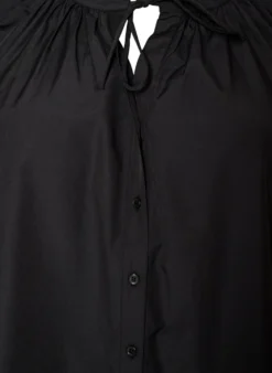 Hemdbluse mit Knopfleiste und Bindegürtel