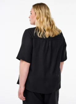 Hemdbluse mit V-Ausschnitt und kurzen Ärmeln