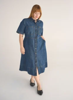 Hemdkleid aus Denim mit kurzen Ärmeln