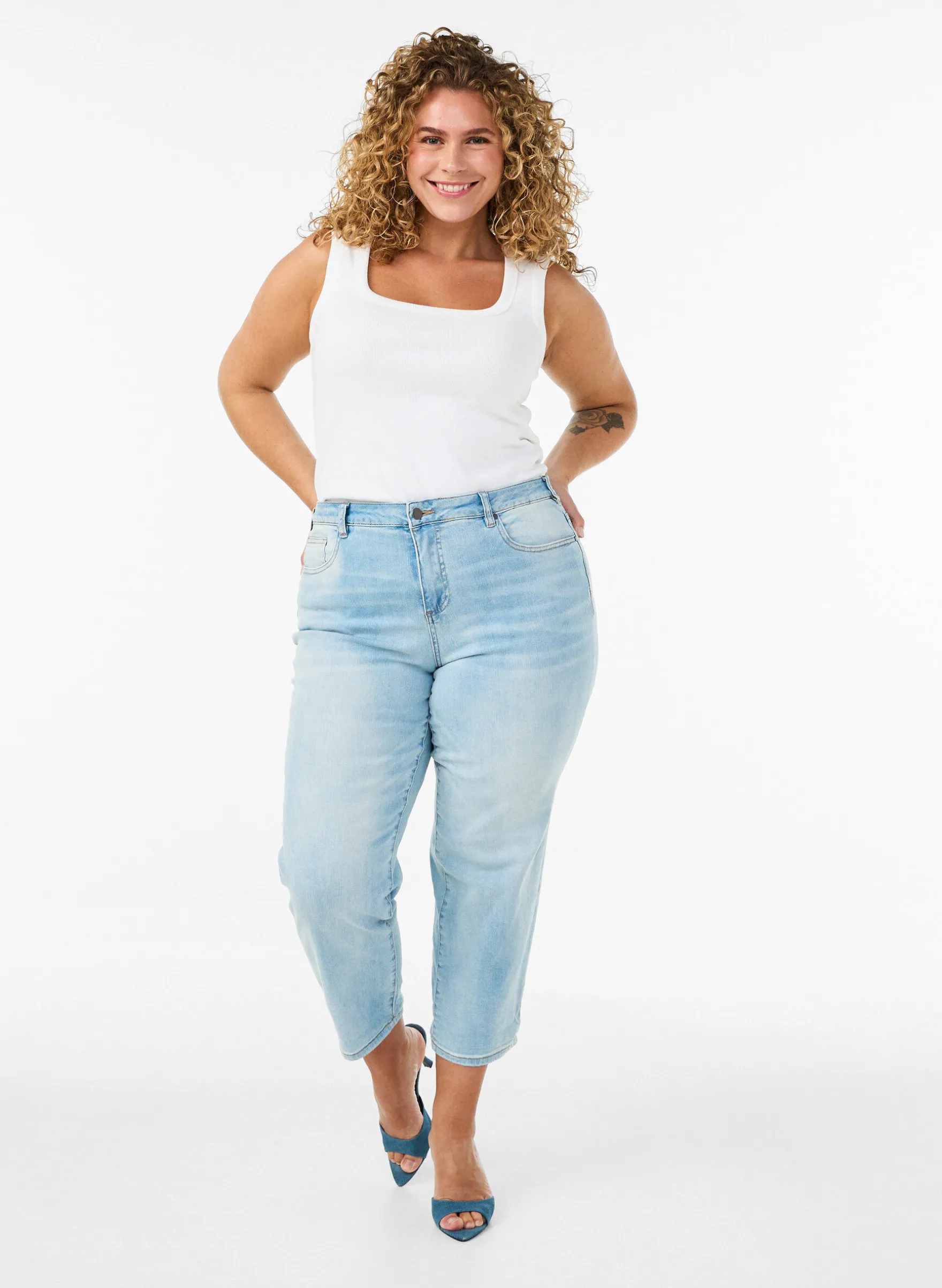 Hochgekrempelte 7/8-Jeans mit hoher Taille