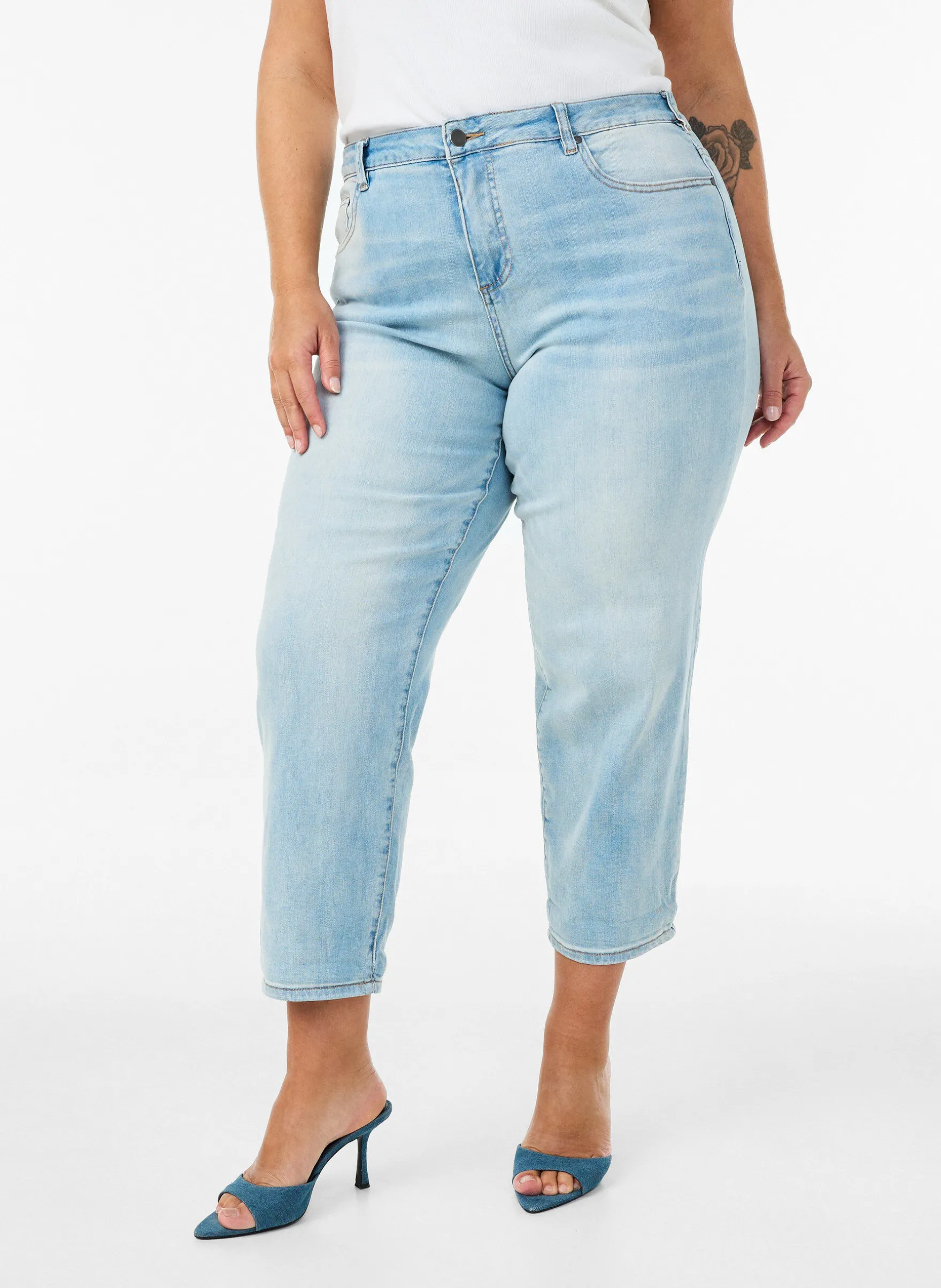 Hochgekrempelte 7/8-Jeans mit hoher Taille