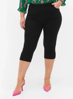 Hoch taillierte Amy Capri Jeans mit Super Slim Fit