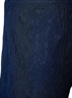 Hoch taillierte Bermudashorts aus Spitze