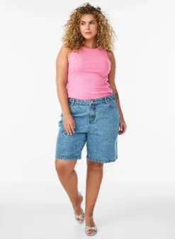 Hoch taillierte Denimshorts mit bestickten Motiven