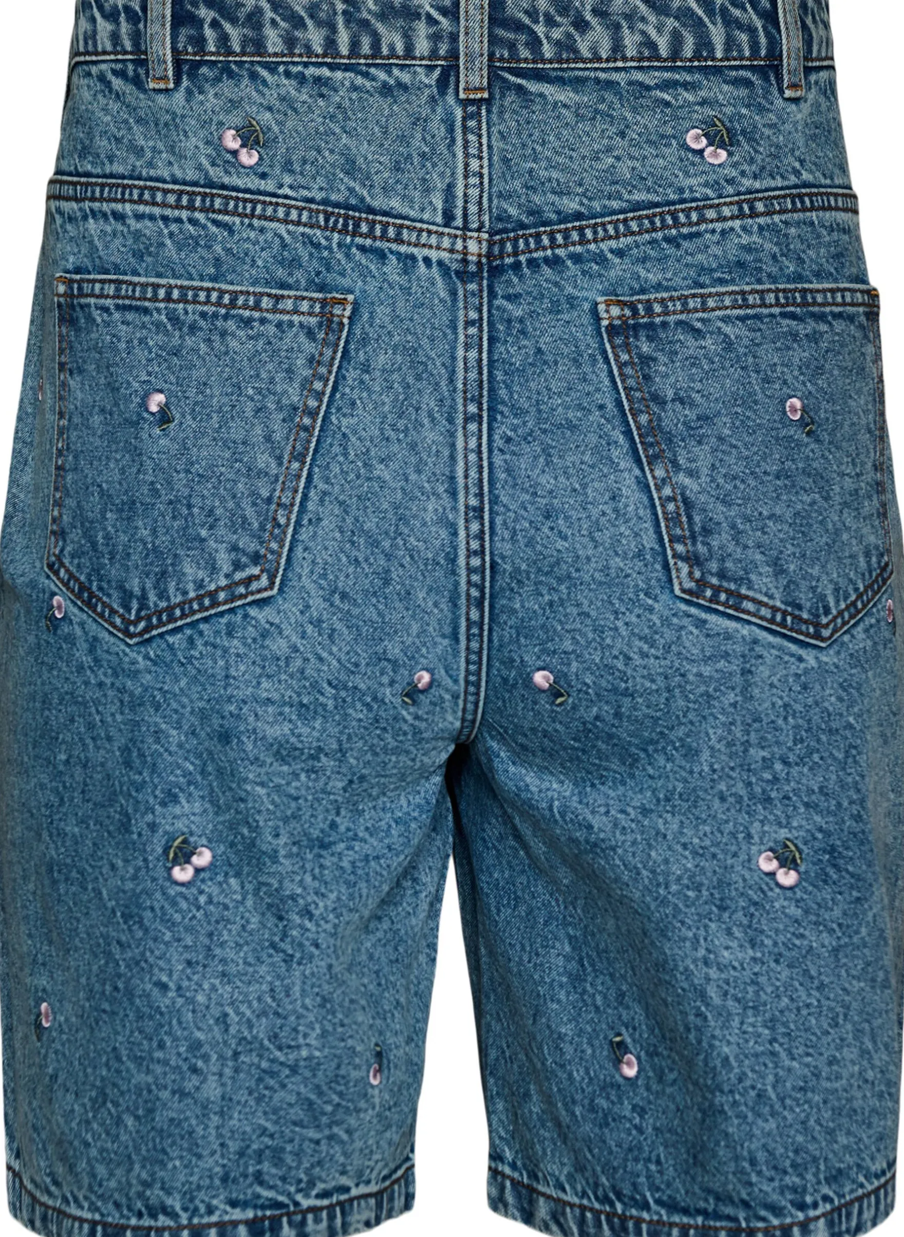 Hoch taillierte Denimshorts mit bestickten Motiven