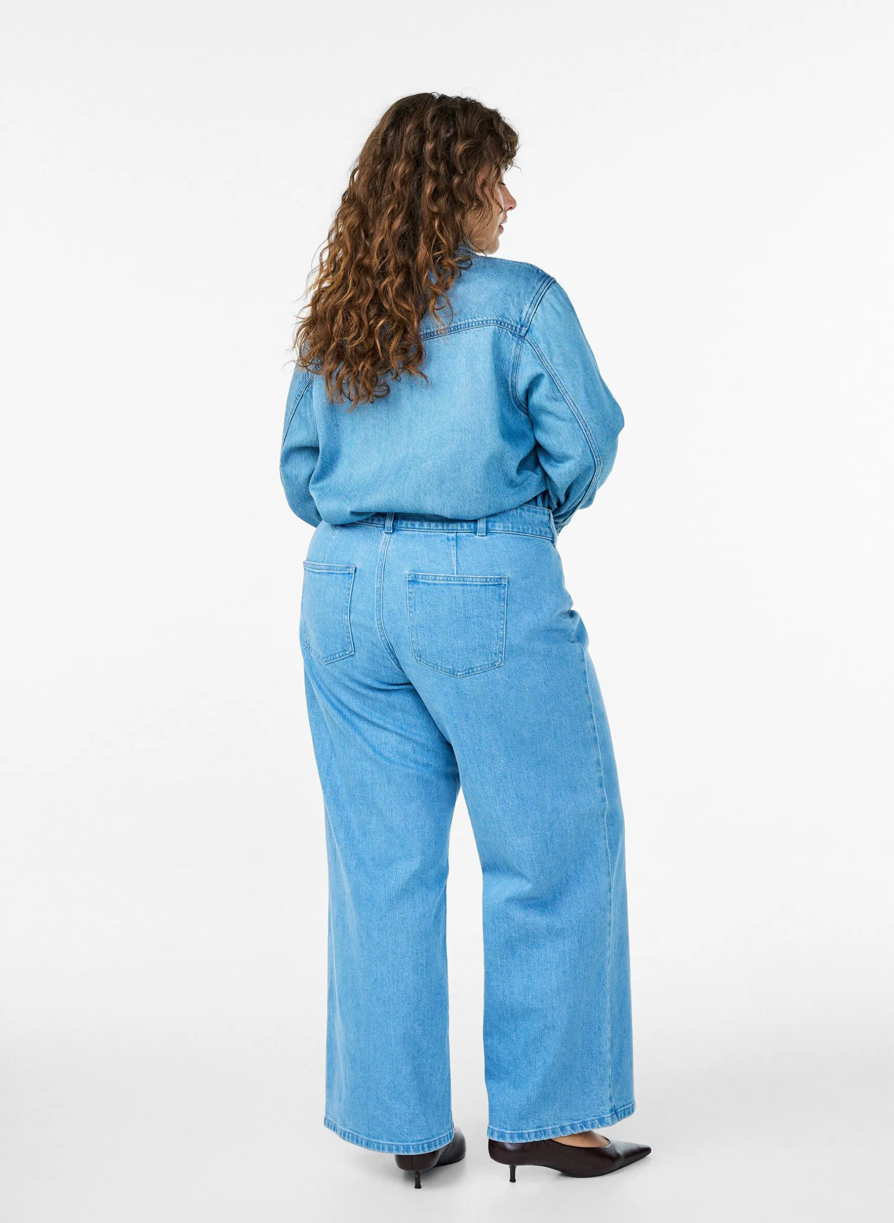Hoch taillierte Jeans mit weitem Bein