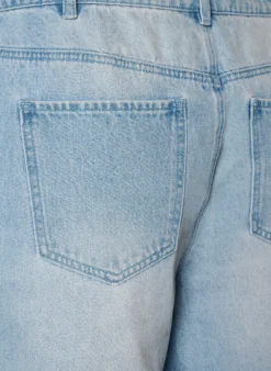 Hoch taillierte Shorts aus Denim
