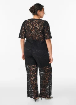 Hoch taillierte Spitzenhose mit geraden Beinen
