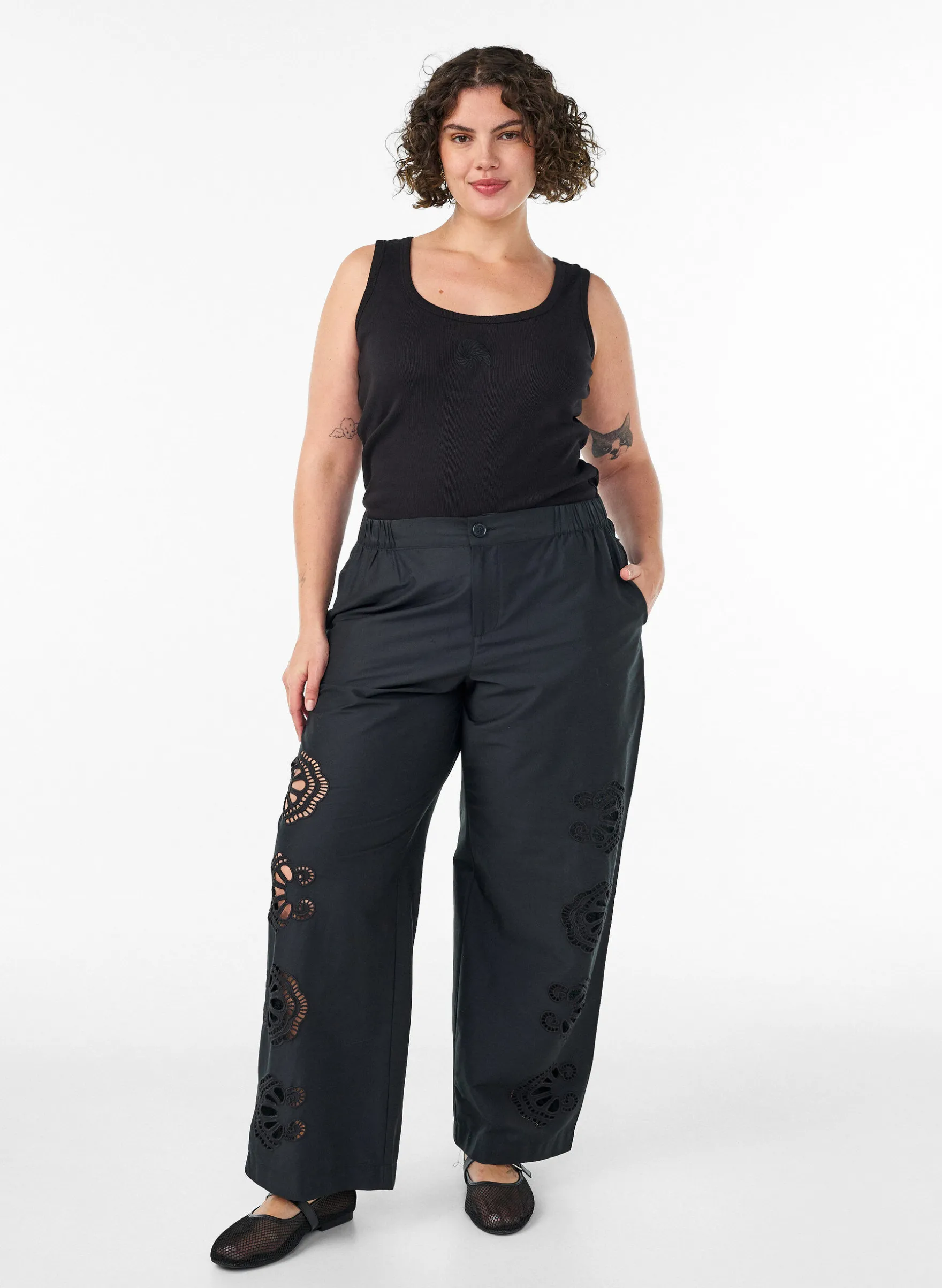Hose aus Baumwolle mit bestickten Cut-outs