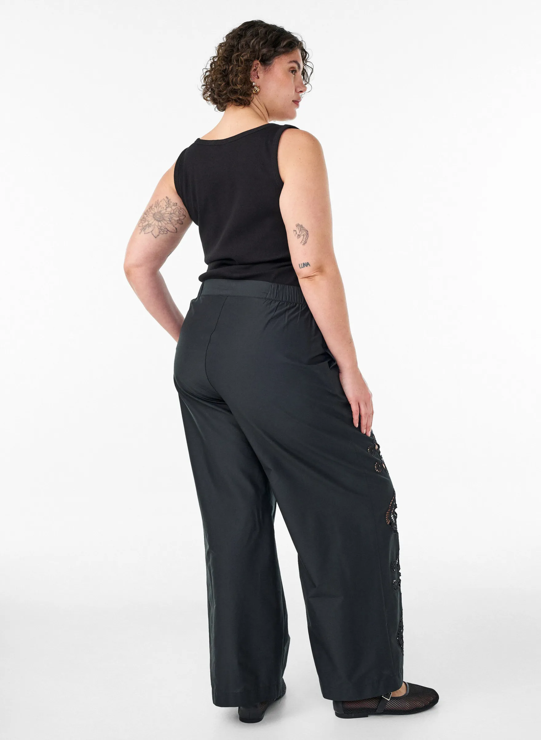 Hose aus Baumwolle mit bestickten Cut-outs